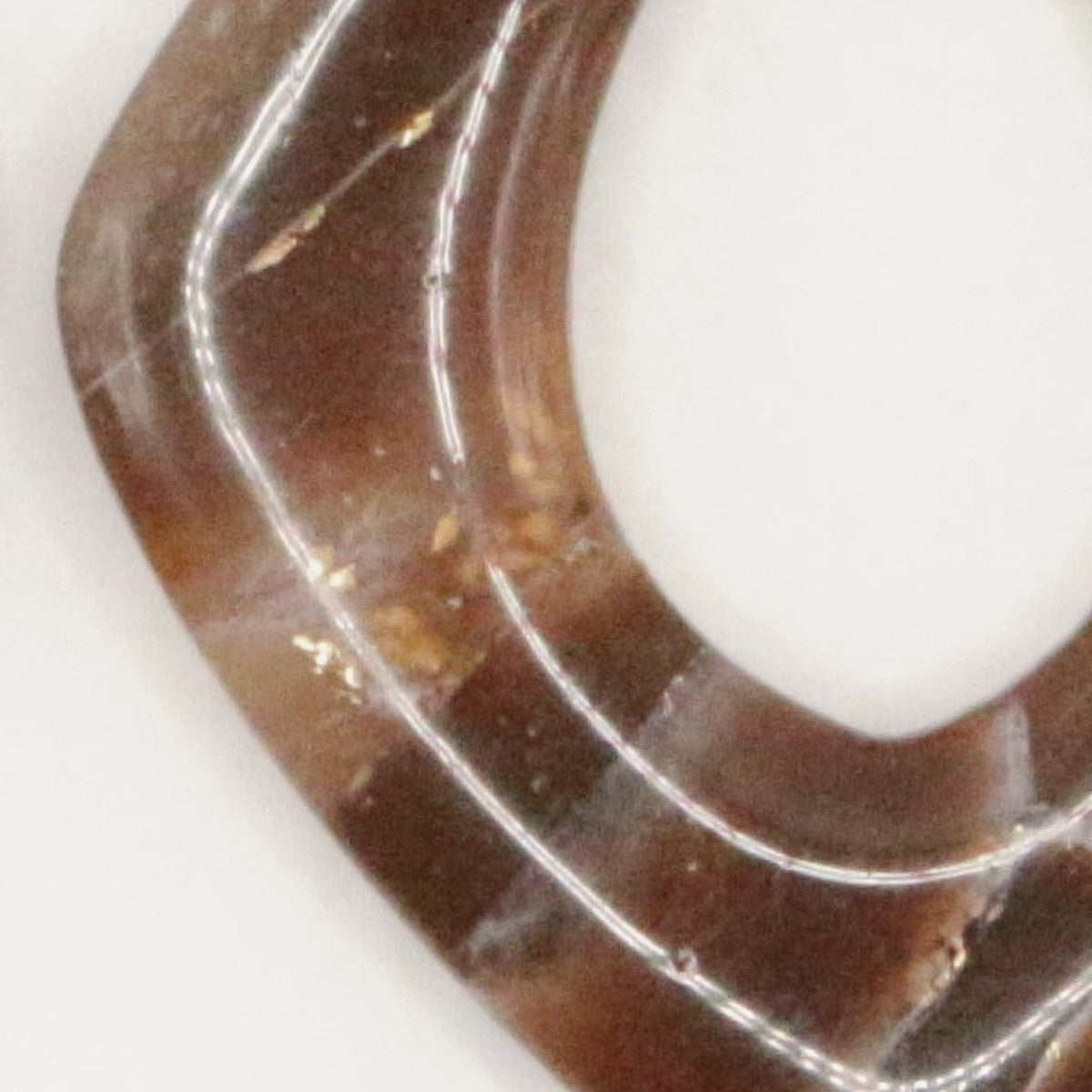 Boucles d'oreilles Chocolat losange, détail de la matière